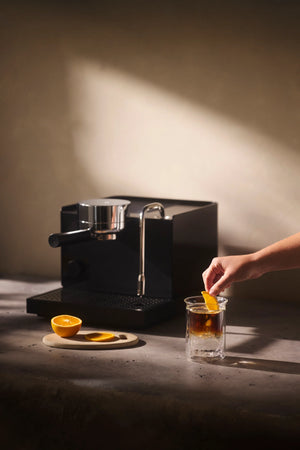 Series 1 espresso-kohvimasin – must