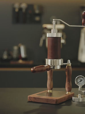 Aleman Nomad Hybrid kaasaskantav espressomasin | Käsikruvi ja pneumaatiline 2-ühes