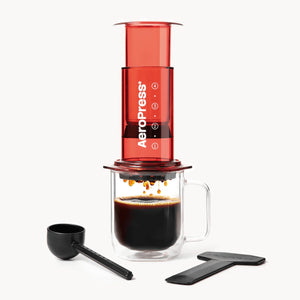Läbipaistev punane AeroPress