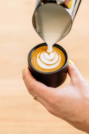 Series 1 espresso-kohvimasin – must