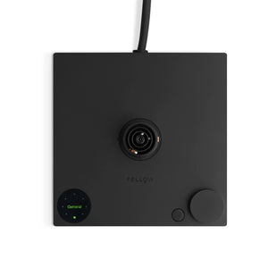 Must alus elektrilisele veekeetjale koos juhtnupuga ja digitaalse ekraaniga, osa EspressoGearist, kõik kohvi kohta.