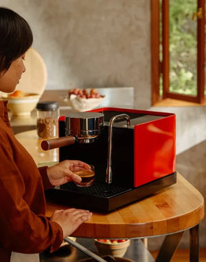 Series 1 espresso-kohvimasin – must
